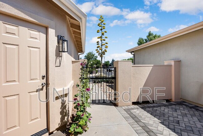 Foto del edificio - 3267 Iris Ln