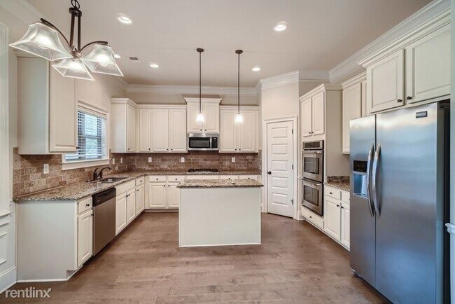 Building Photo - 5 br, 4 bath House - 2970 Ridge Manor Drive