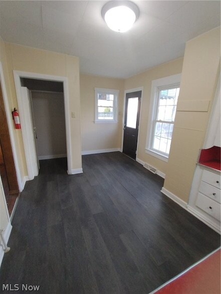 Foto del edificio - 329 Charles Ave SE