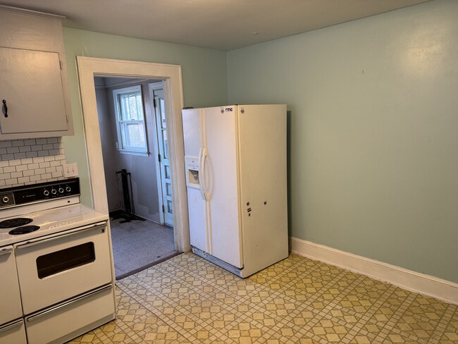 Foto del edificio - 14 Sulphur Springs Rd