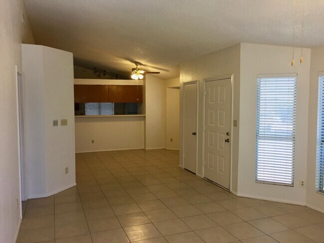 Foto del edificio - 7040 W Olive Ave