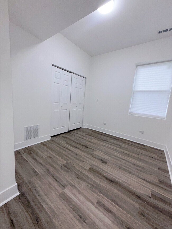 Building Photo - 7216 S Perry Ave