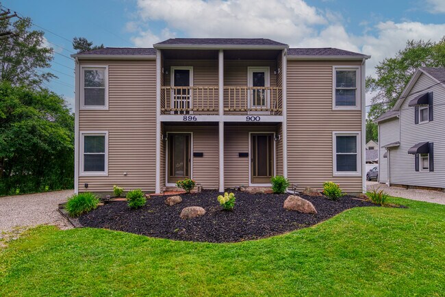 Building Photo - 896 Hudson Rd