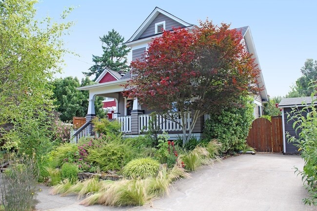 Building Photo - 4418 NE 11th Ave