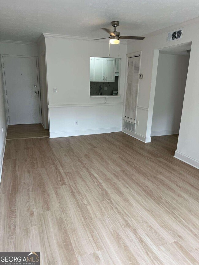 Foto del edificio - 2805 Northeast Expy