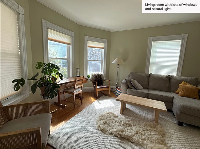 Building Photo - 40 Bartlett St