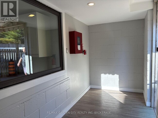 Building Photo - 1419 Pelham St