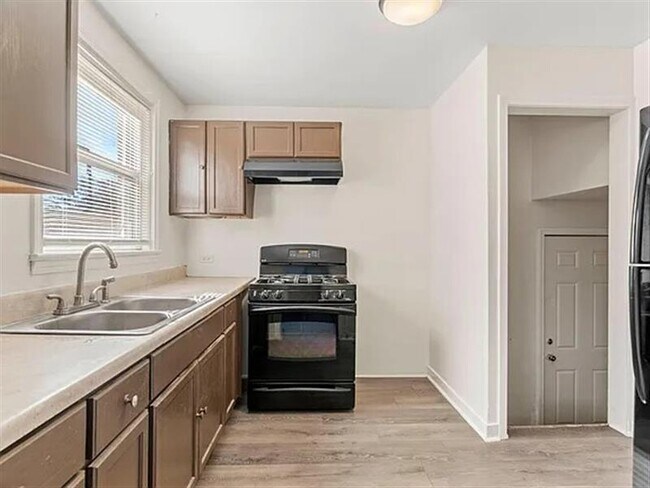 Building Photo - Chicago Sweet Home F11