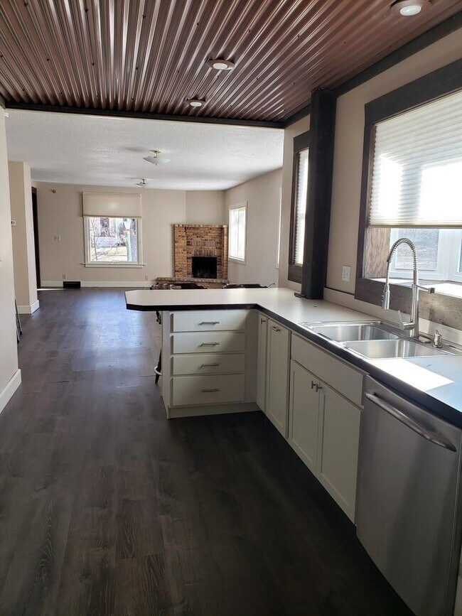 Building Photo - 4 br, 2 bath House - 826 2nd Avenue East