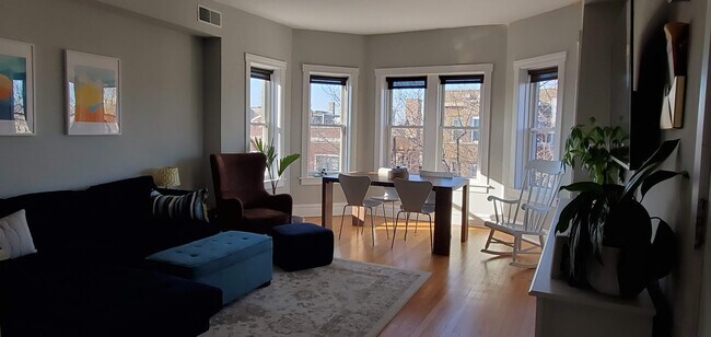 Foto del edificio - 1473 W Catalpa Ave