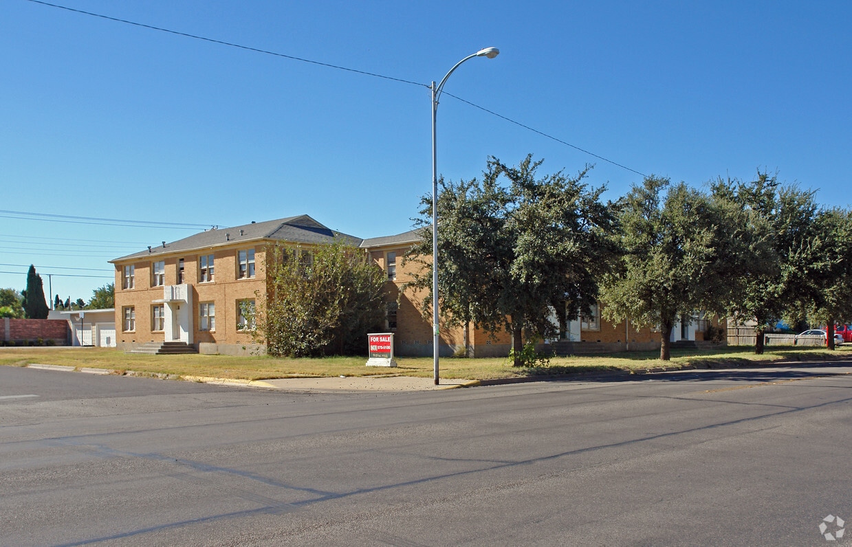 The Villas on Wall Street Apartments in Midland, TX