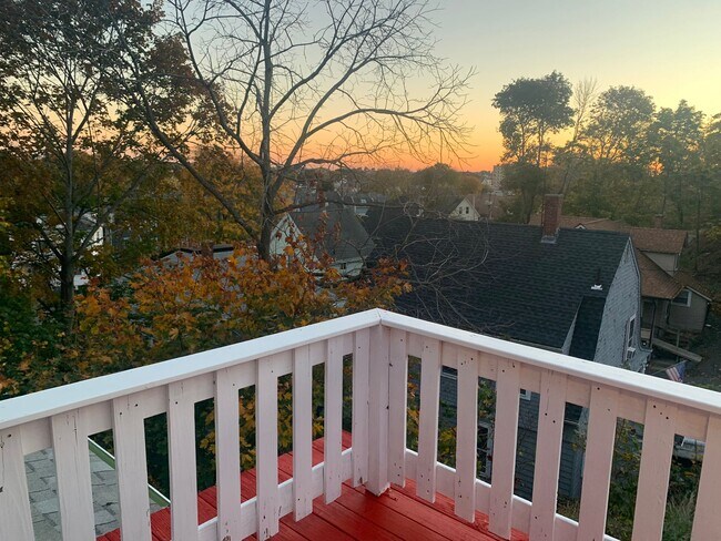 Foto del edificio - 16 Hillcrest Cir