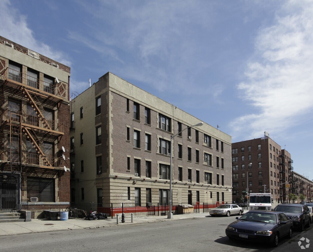 Building Photo - 2101-2107 Beverley Rd