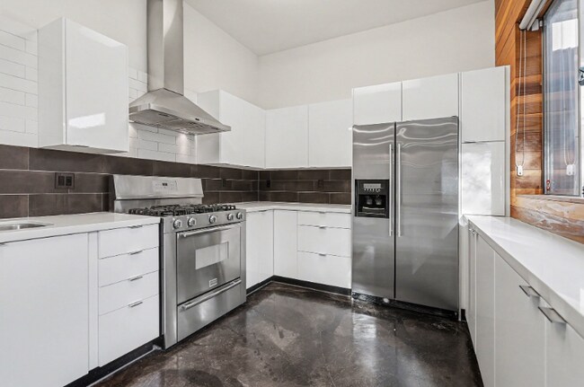 Foto del edificio - 3425 Louise St