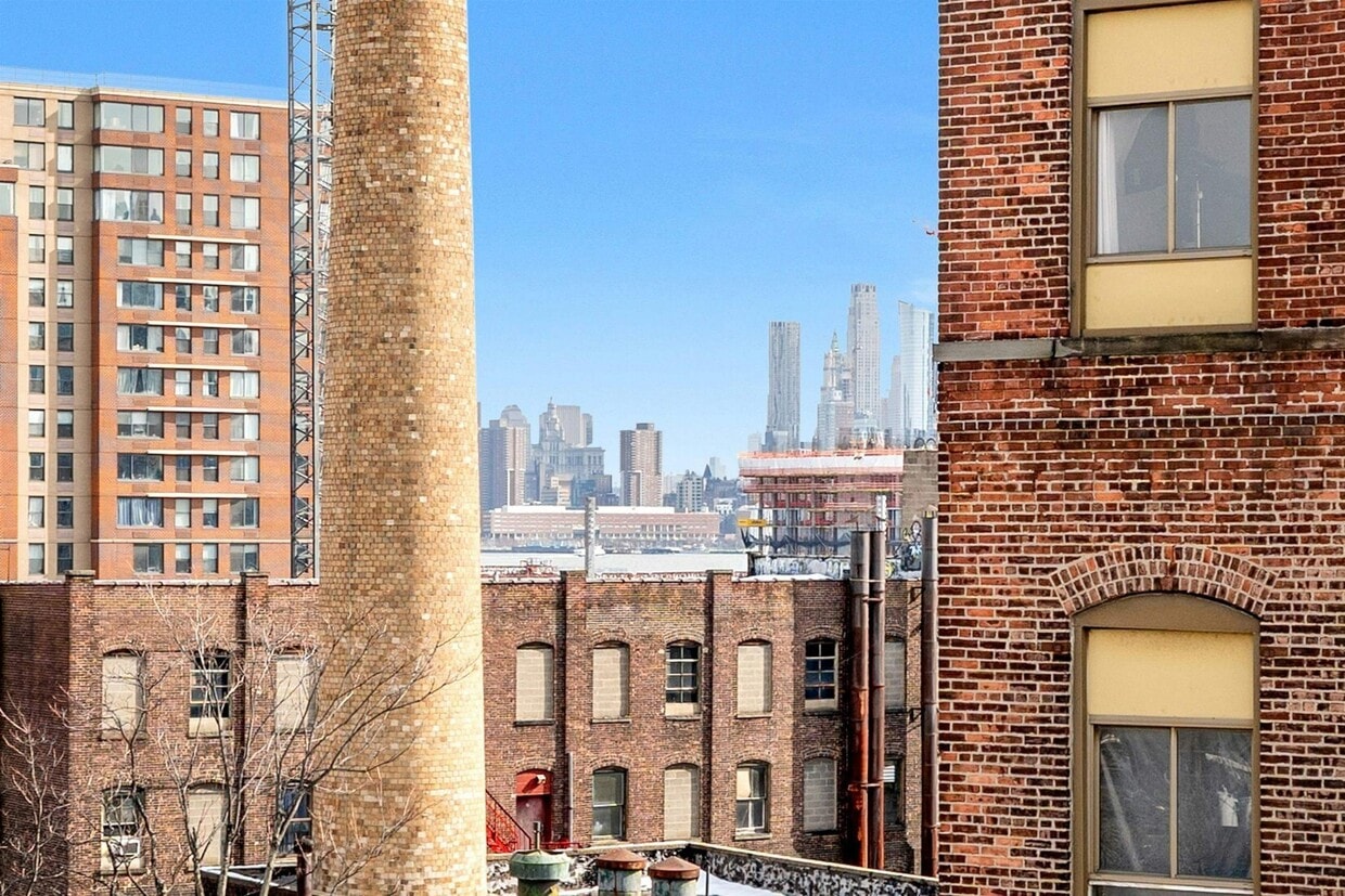 Building Photo - 82 Clinton St