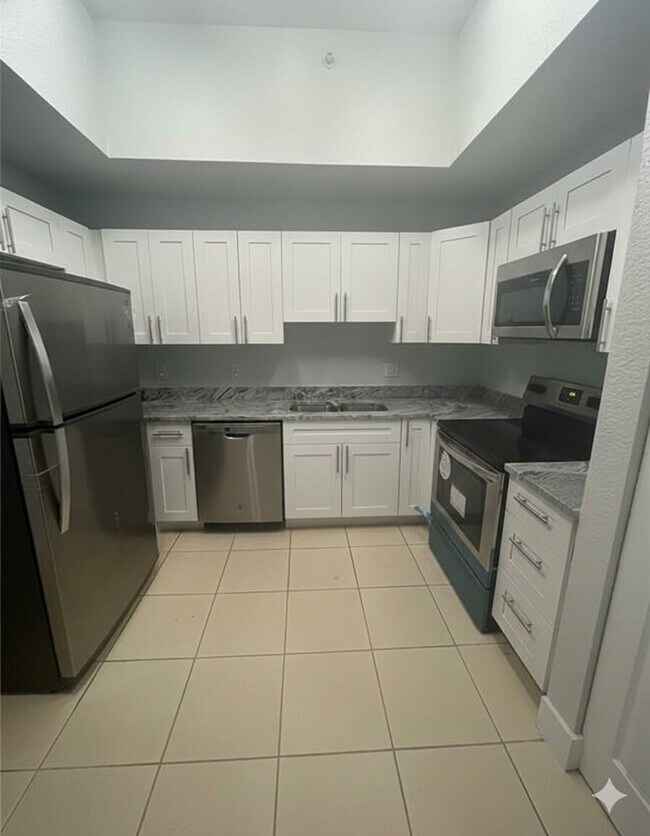 Building Photo - 2801 Riverside Dr