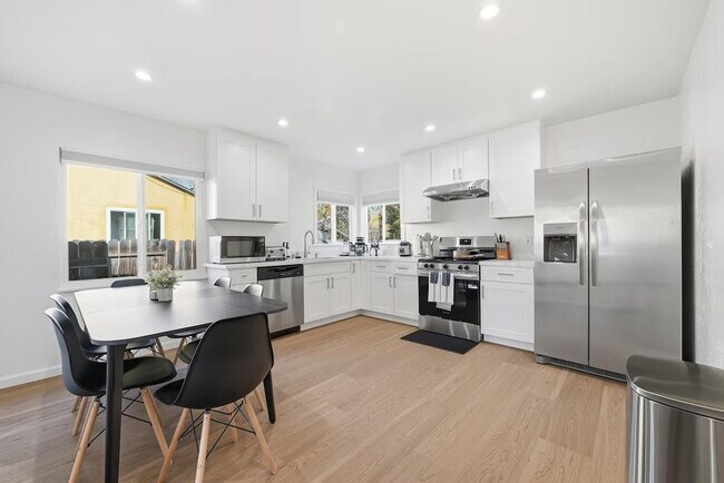 Foto del edificio - 422 Morse Ave