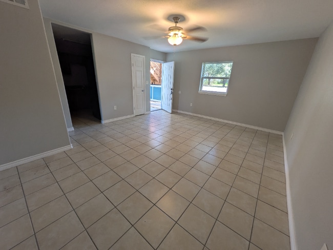 Building Photo - 1609 Dugat Rd