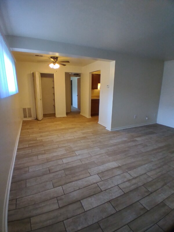 Building Photo - 3300 Kenmore Rd