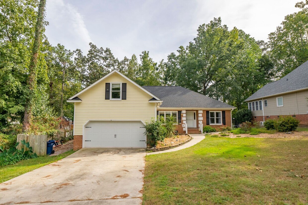 Foto principal - This delightful 4 bedroom, 3 bathroom home!