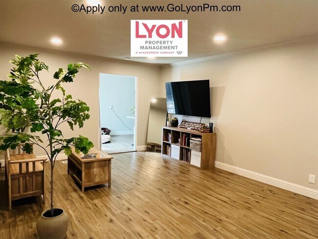 Building Photo - 2 br, 1 bath House - 6101 Villa Capri Court