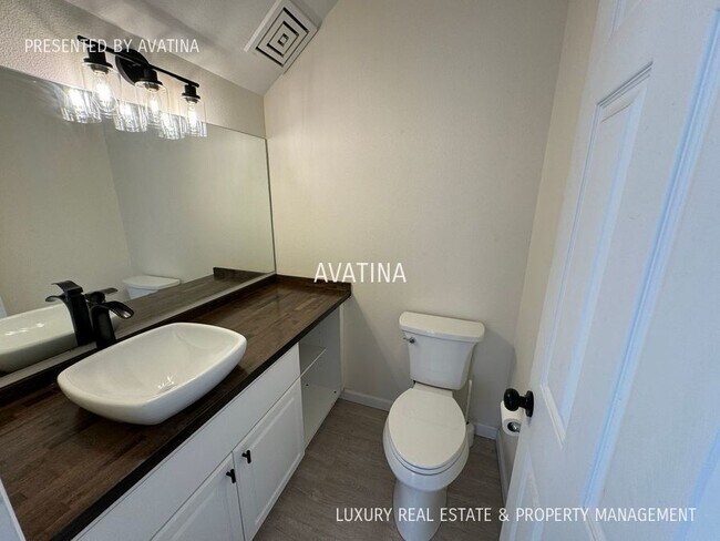 Foto del edificio - Video! Killer Renovated Home that has Ever...