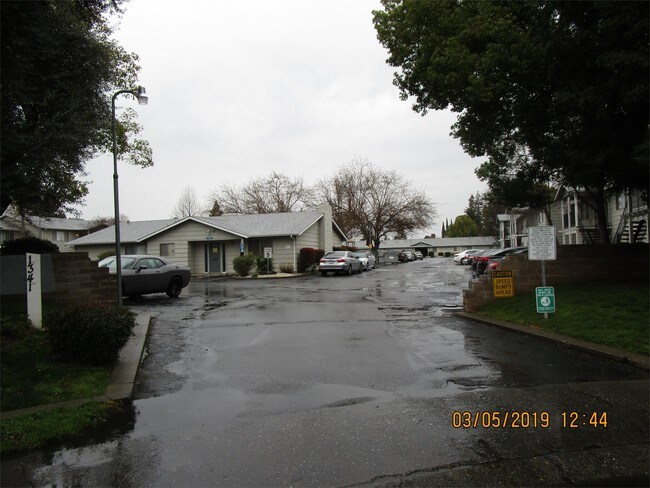 Building Photo - 1341 Dustin Dr
