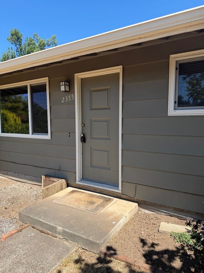 Photo - 3-bedroom, 1 bath duplex with garage! House