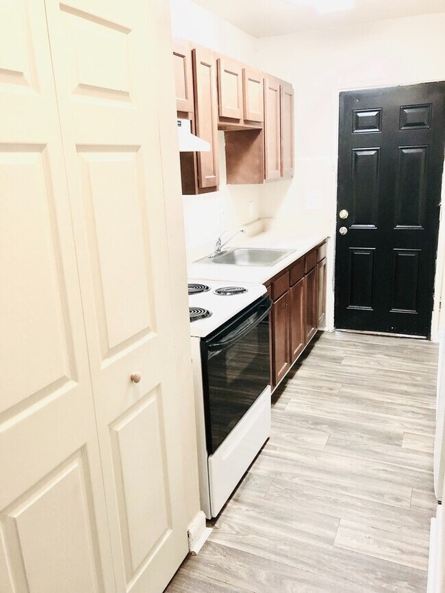 Foto del edificio - Classic 1 Bedroom Apartment in Historic Do...