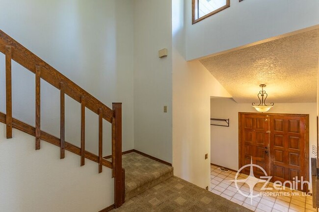 Building Photo - 9313 NE 81st Ave