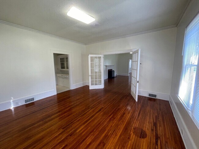 Building Photo - Beautiful 3 Bedroom House in Seneca Availa...