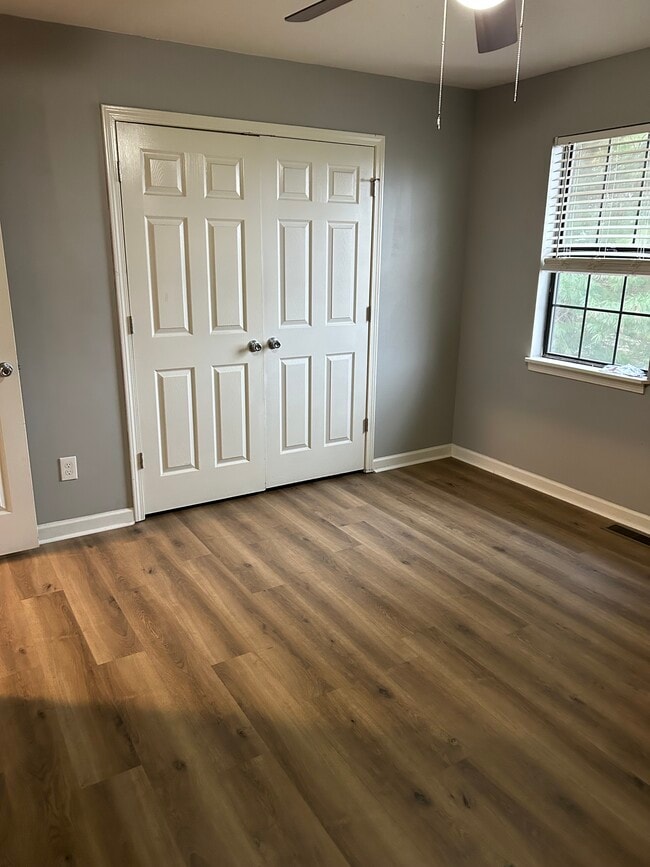 Foto del edificio - 120 Creekwood Ave