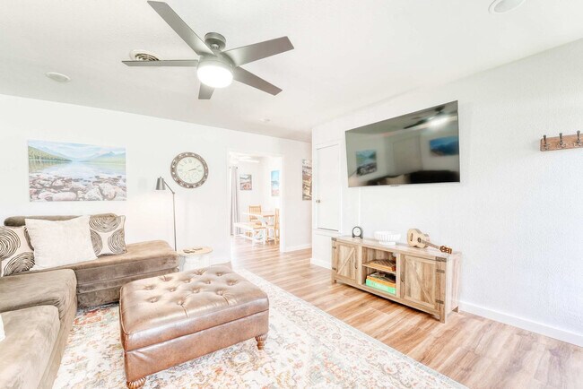 Building Photo - 1308 SE E St