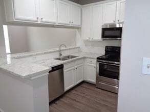 Building Photo - 12565 Melville Dr