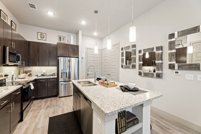Building Photo - Rocklyn at Samuels Ave