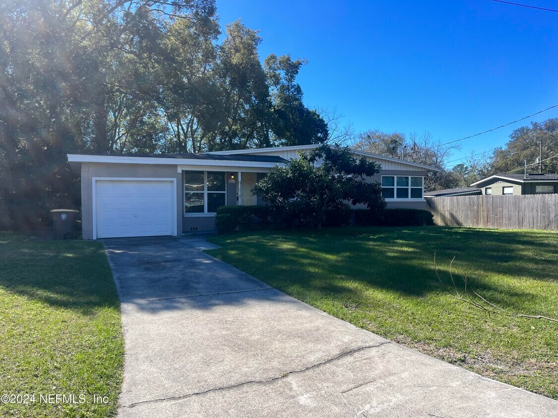 Primary Photo - 6060 Mizzell Dr