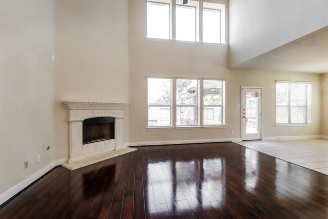 Foto del edificio - 26049 Kingshill Dr