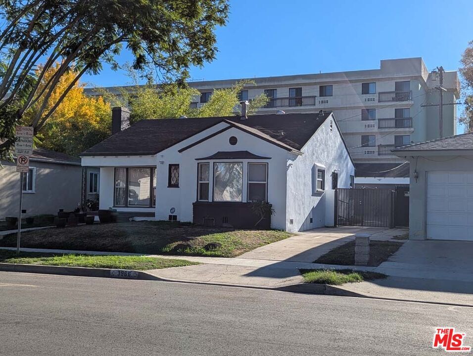 Foto principal - 3966 S Victoria Ave