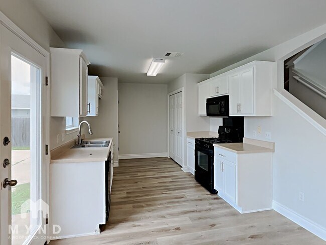 Foto del edificio - 2716 Amberglow Ct