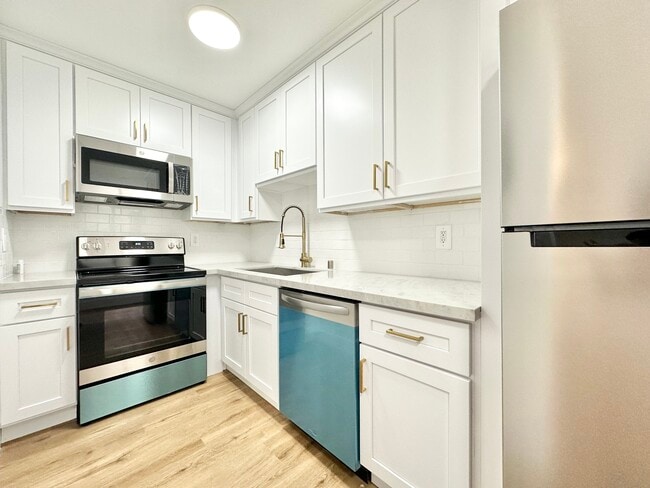 Building Photo - 5111 Harold Way Los Angeles, CA 90027