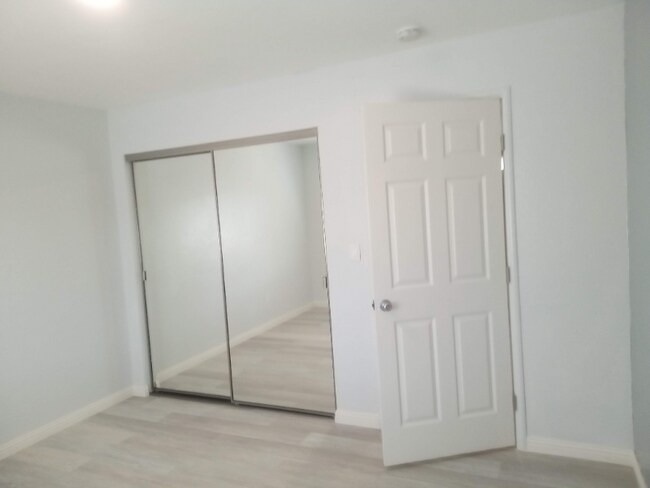 Foto del edificio - 1355 Jefferson St