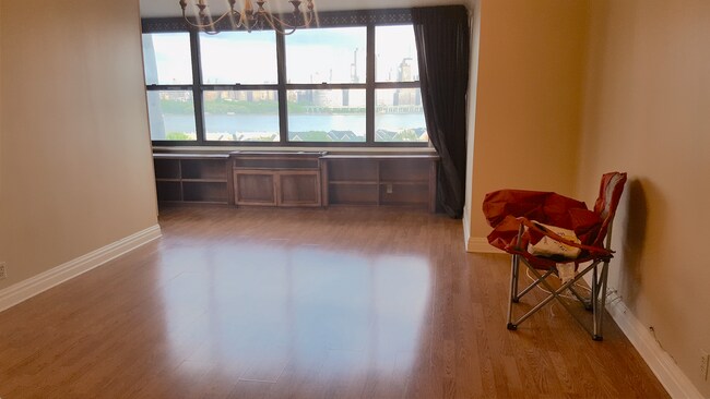 Living Room - 7002 E Blvd