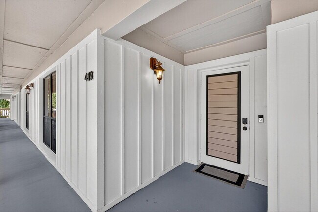 Building Photo - 419 Brackenwood Ln S