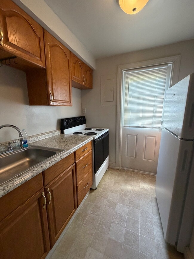 Building Photo - 378 Cherrydale Ave