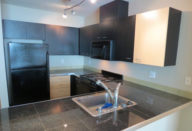 Building Photo - Spacious Belltown Condo @ the Ideal Location!
