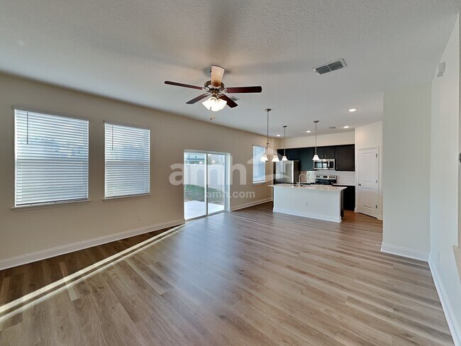 Foto del edificio - 6111 Little Blf Cir