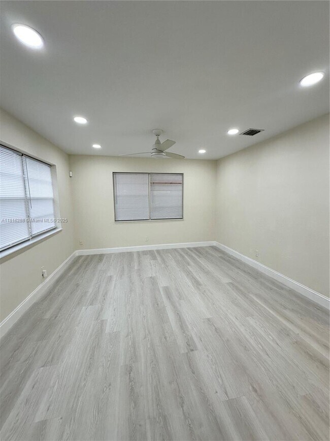 Foto del edificio - 108 NW 3rd Ave