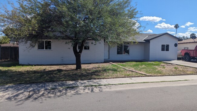 Foto del edificio - 5633 W Sells Dr
