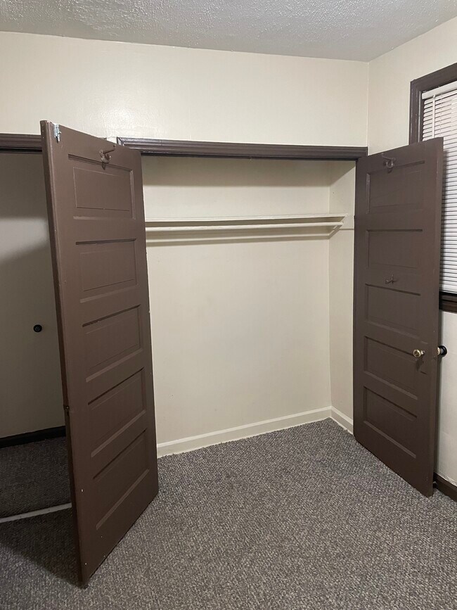 Building Photo - 3634 W Sarnow St