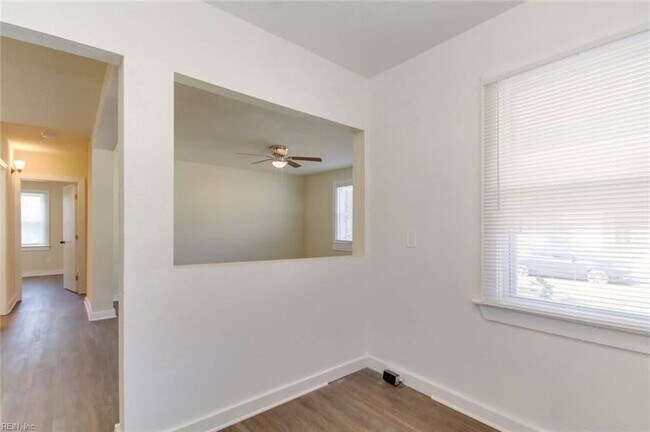 Kitchen looking to living room - 4569 Hampshire Ave